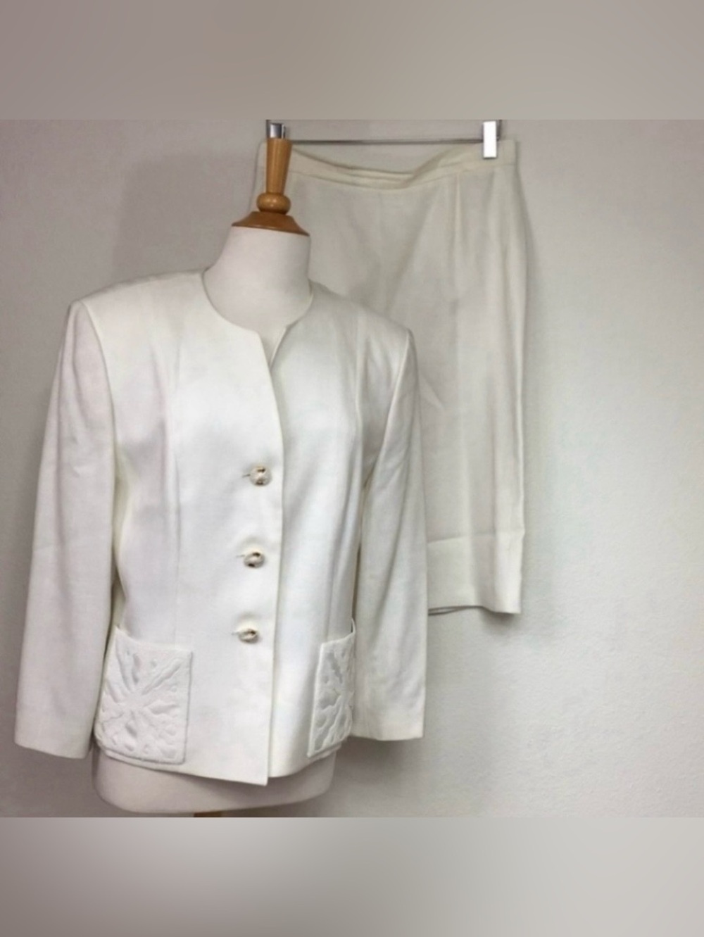 Vintage Louis Feraud Womens Cream Beaded Blazer + Skirt Suit Size 12 Classic